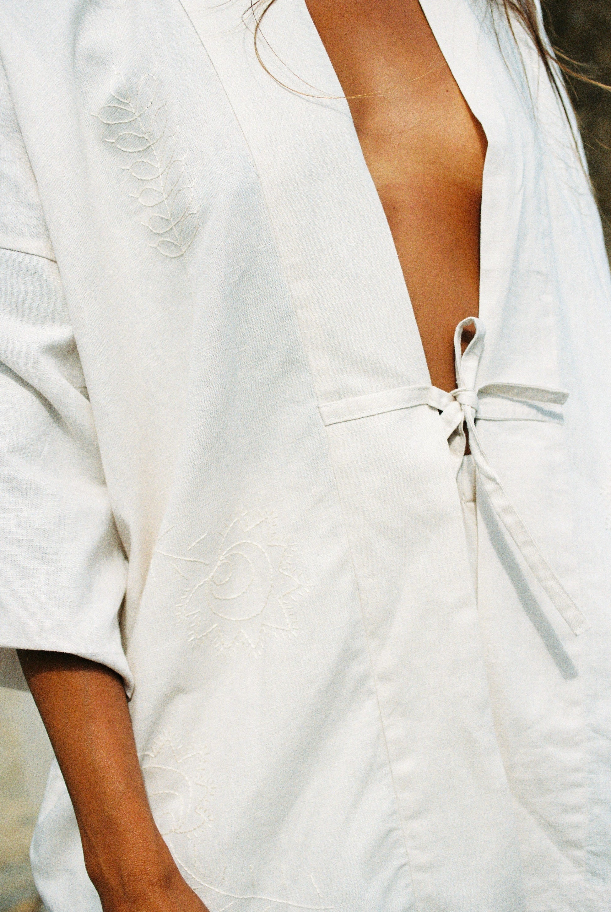 MIA Moda Regenerativa Kimono natural / Con bordado / Unitalla Kimono Ensueño lino