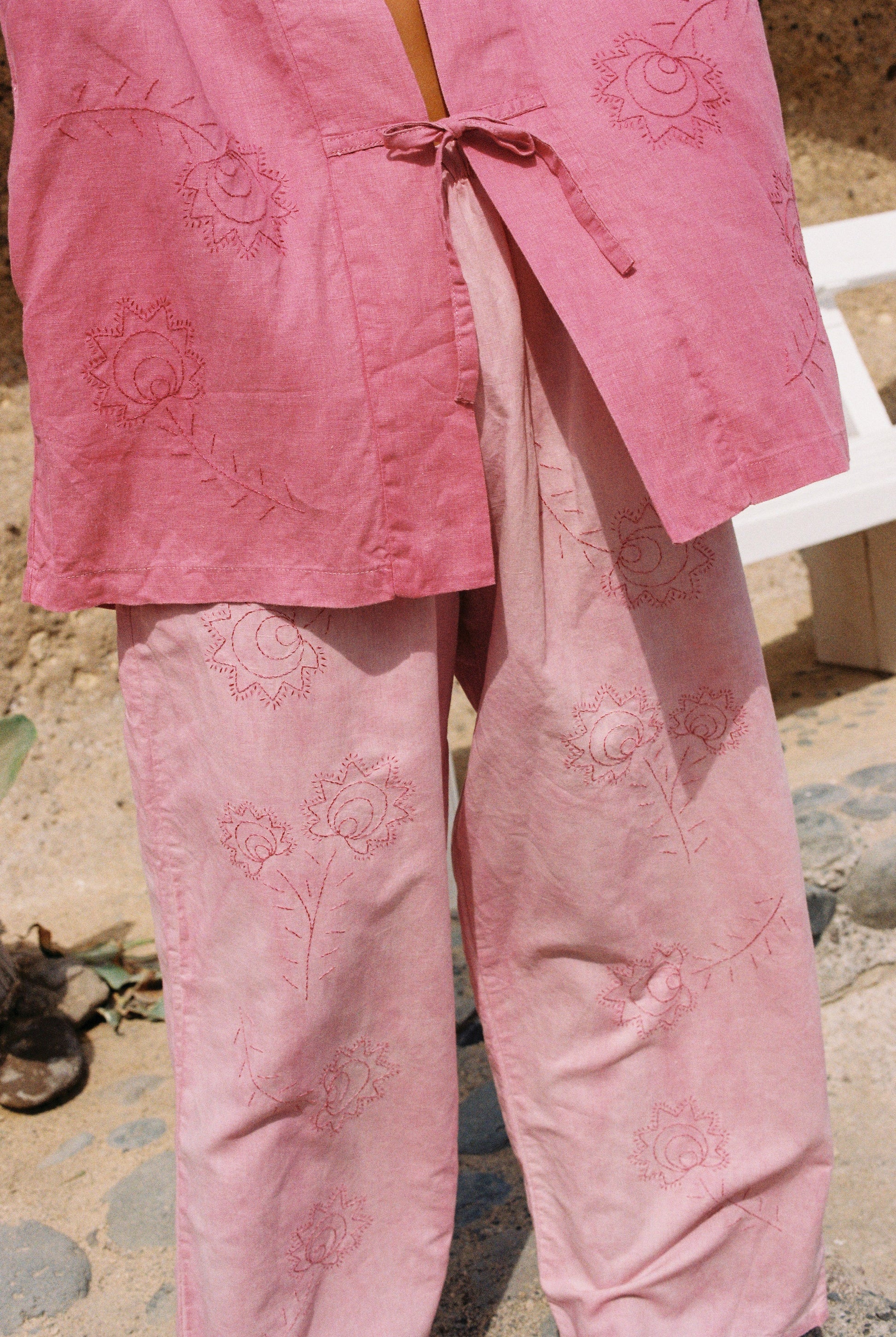 MIA Moda Regenerativa pantalones largos S / cochinilla / Con bordado Pantalón Siembra