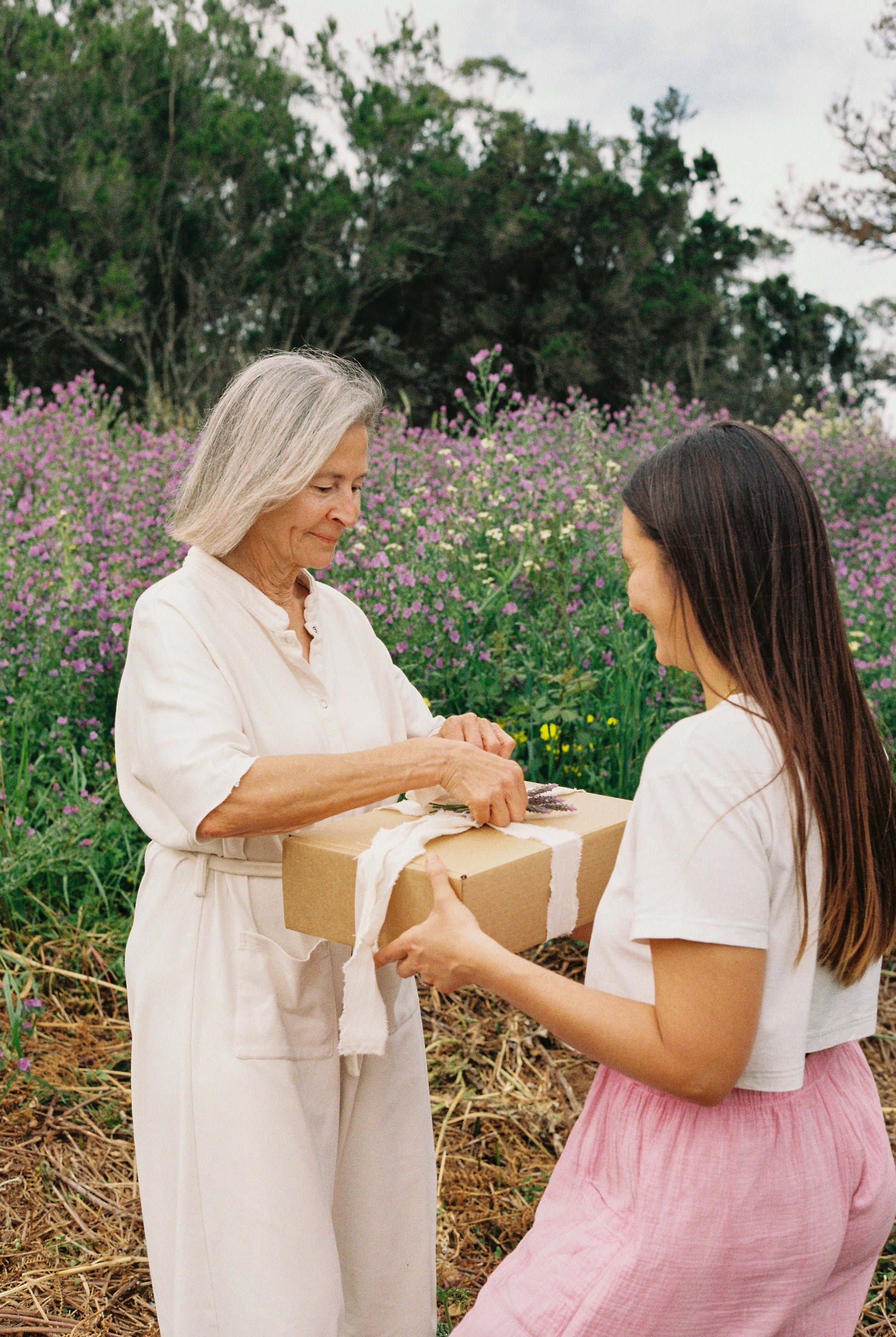MIA Moda Regenerativa artesanía Caja Madre-Tierra